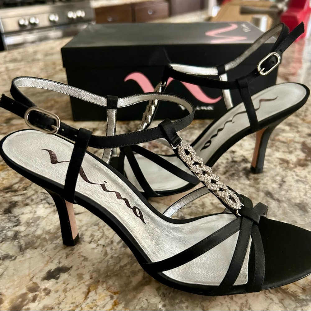 Nina Valeska Black Luster 7.5 NIB